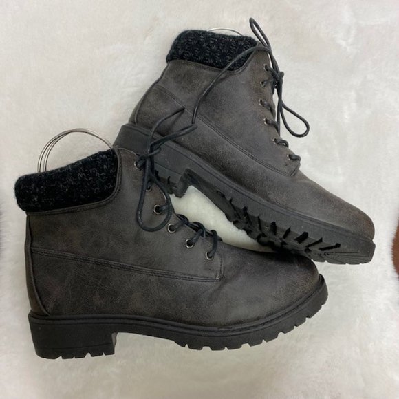 Blue Suede Shoes Sweater Top Lace Up Boots Chunky Heel, size 10 - Picture 5 of 11